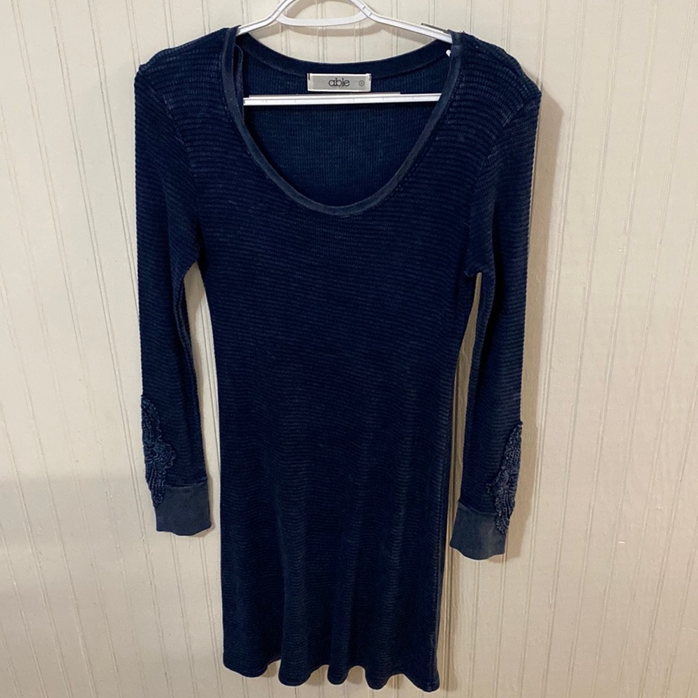 Able navy dress!